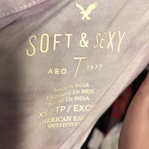 Aeo• Tye Dye V Neck - Picture 4 of 4